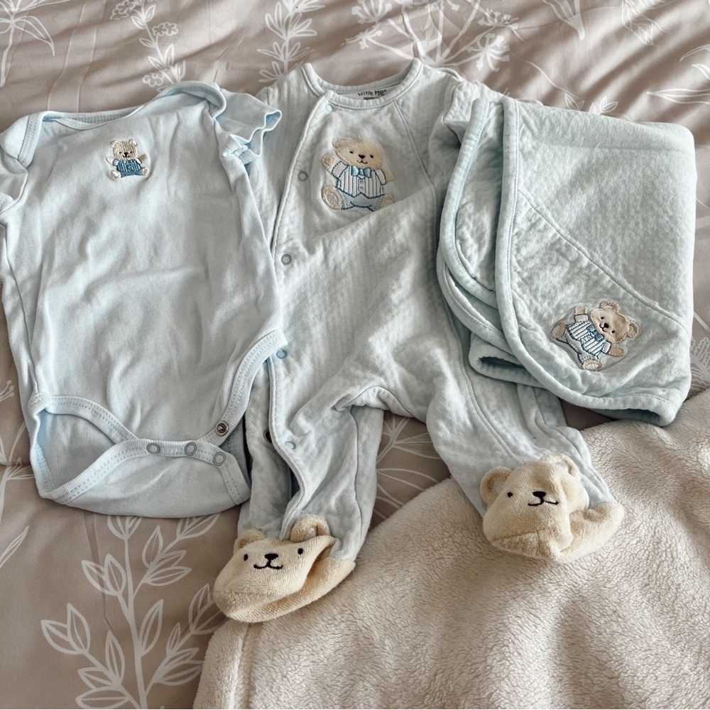 4-pc set: baby bear onesie, sleeper, bib, and blanket